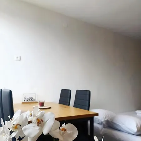 아파트 Renovated For Four
