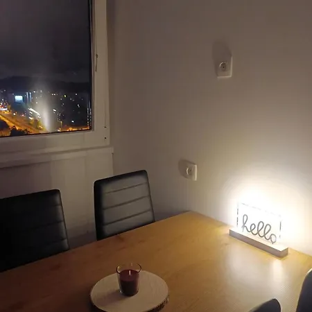 아파트 Renovated For Four *