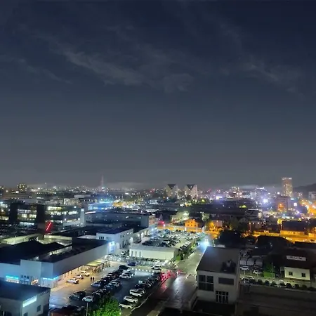 아파트 Renovated For Four