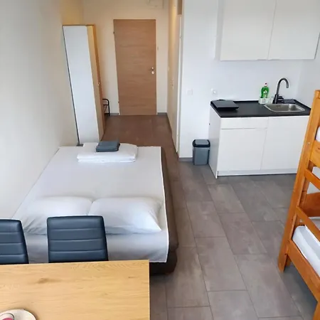 Renovated For Four شقة